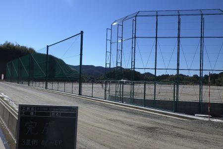 東郷学園義務教育学校野球場防球ネット設置工事.JPG