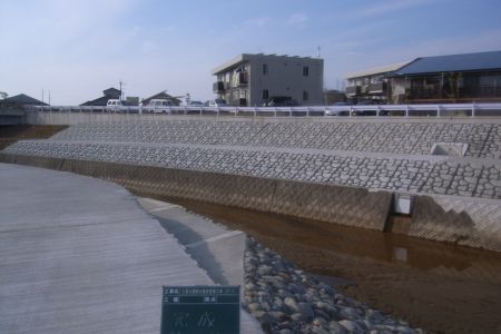 三堂公園親水護岸整備工事（27-1）.JPG